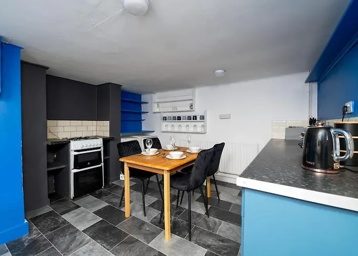 Graham House Apartment *