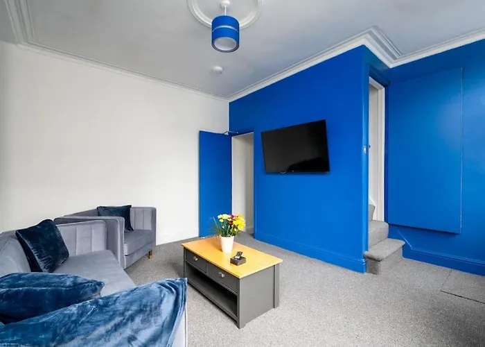 Graham House Apartment