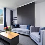 Graham House * Leeds (West Yorkshire)