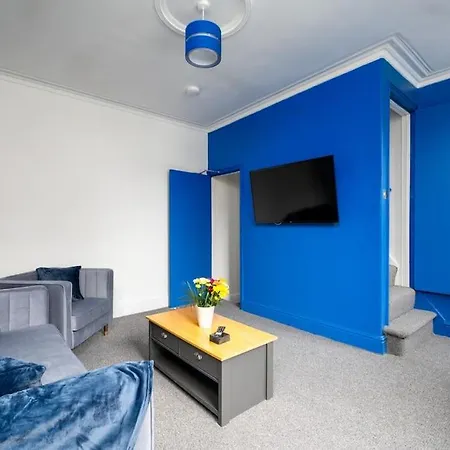 Graham House Apartment